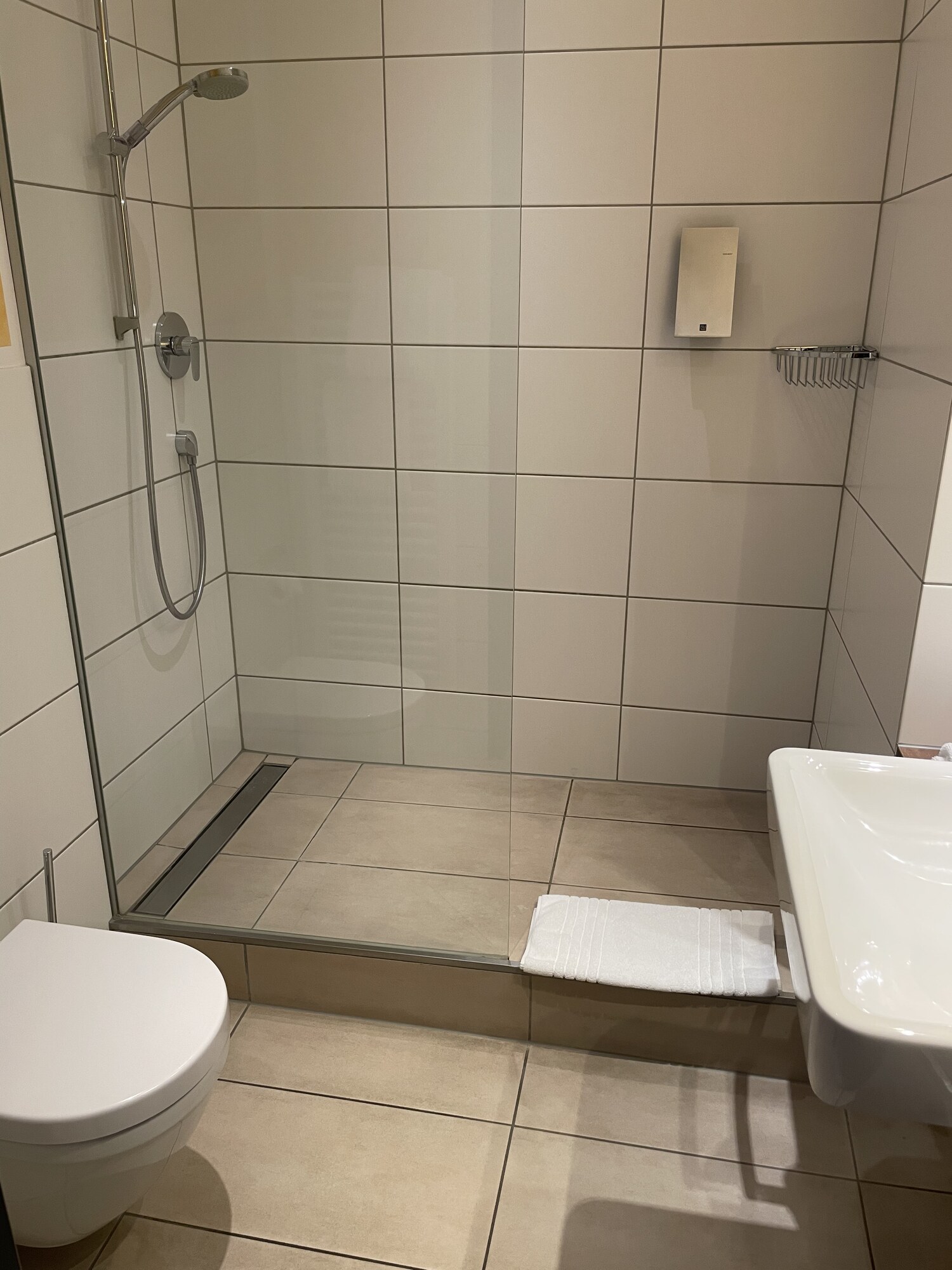 Walk-in-Dusche im Studio-Bad